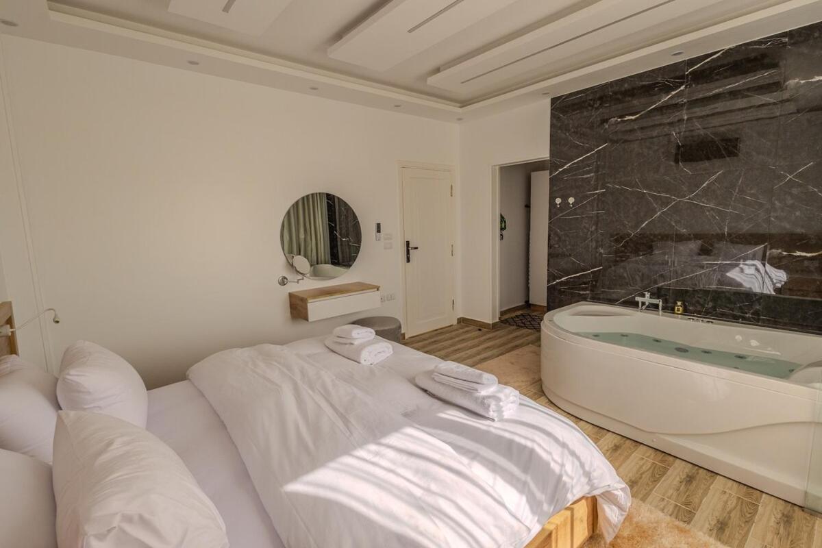 Chic Cozy Retreat With Jacuzzi Next To Auc * Cairo