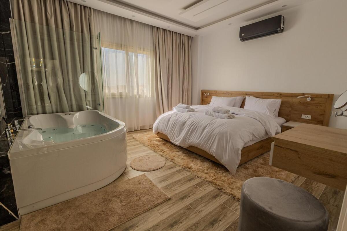 Apartment Chic Cozy Retreat With Jacuzzi Next To Auc Cairo